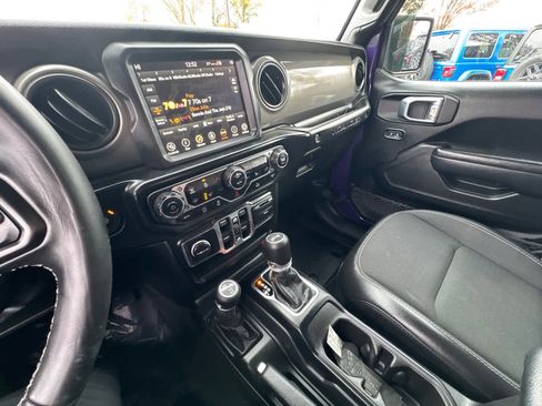 Used 2023 Jeep Wrangler Freedom Edition image 23