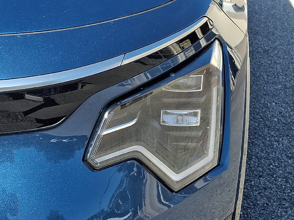 Used 2023 Kia Niro Wave w/ Wave Preserve Package FWD image 9