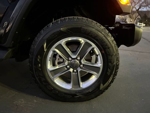 Used 2022 Jeep Wrangler Unlimited Sahara w/ Cold Weather Group image 30