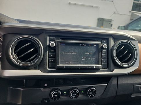 Used 2017 Toyota Tacoma SR5 image 31