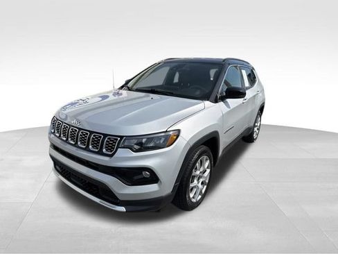 Used 2025 Jeep Compass Limited AWD/4WD image 4