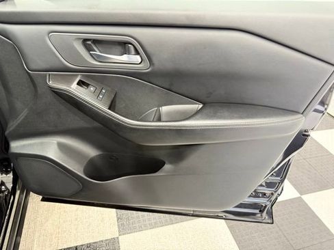 Used 2025 Nissan Rogue SV image 21