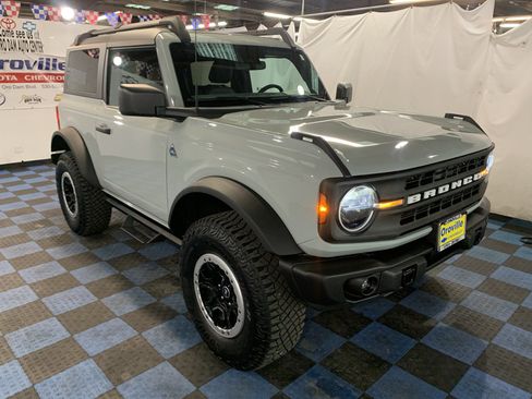 Used 2023 Ford Bronco Black Diamond w/ Sasquatch Package image 7