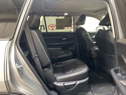 Used 2024 Toyota Grand Highlander AWD image 16