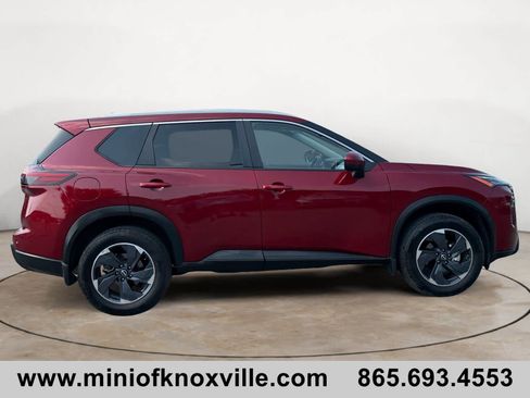 Used 2025 Nissan Rogue SV w/ SV Premium Package AWD/4WD image 2