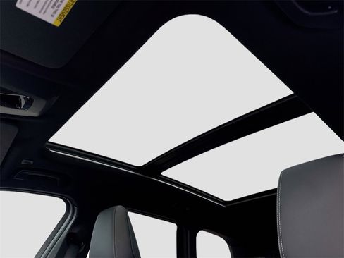 Used 2024 BMW X1 xDrive28i w/ Technology Package image 16