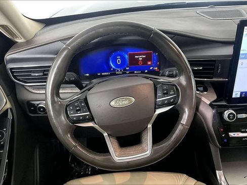 Used 2023 Ford Explorer Platinum w/ Technology Package AWD/4WD image 5