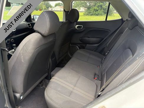 Used 2022 Hyundai Venue SEL w/ Cargo Package FWD image 9