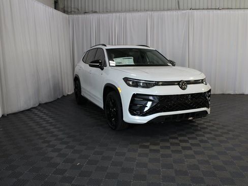 New 2025 Volkswagen Tiguan SE R-Line image 28