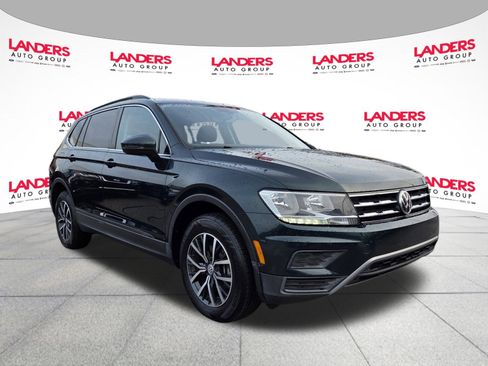 Used 2019 Volkswagen Tiguan SE w/ Panoramic Sunroof Package image 1