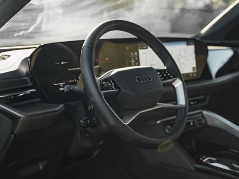 Used 2025 Audi Q5 Premium Plus w/ Premium Plus image 9