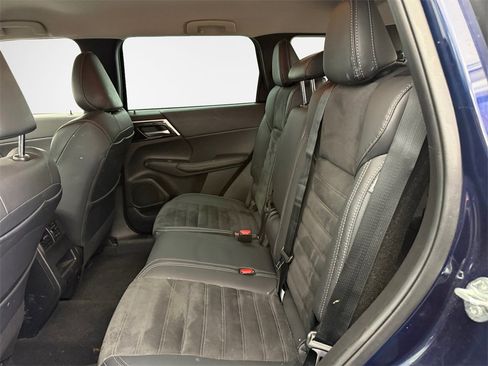 Used 2022 Mitsubishi Outlander SE image 23