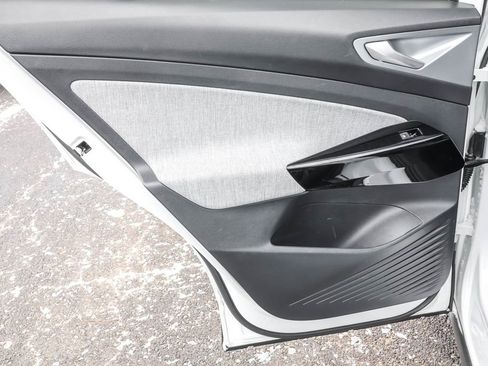 Used 2023 Volkswagen ID.4 Pro image 27