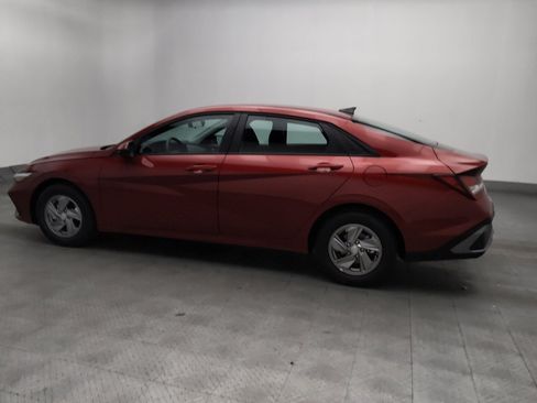 Used 2025 Hyundai Elantra SE FWD image 3