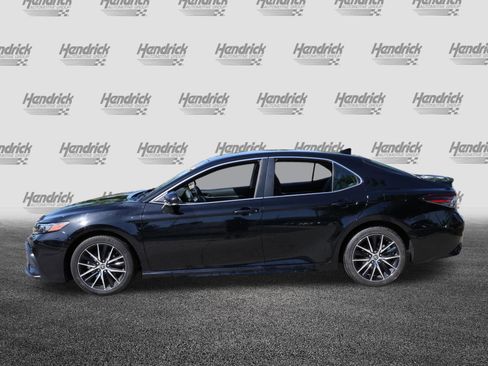 Used 2022 Toyota Camry SE FWD image 6