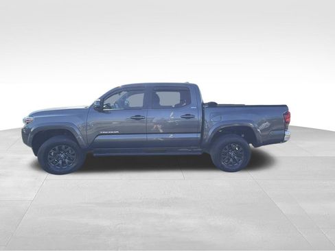 Used 2020 Toyota Tacoma SR5 AWD/4WD image 5
