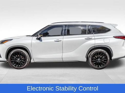 Used 2023 Toyota Highlander XSE AWD/4WD image 12