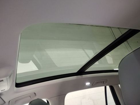 New 2026 Volkswagen Tiguan SE image 23