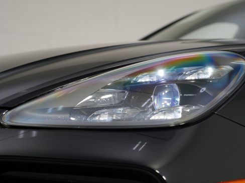 Used 2022 Porsche Cayenne Turbo S image 64