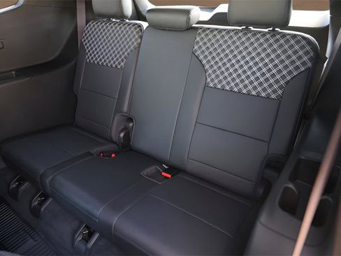 Used 2024 GMC Acadia Denali w/ Super Cruise Package image 24