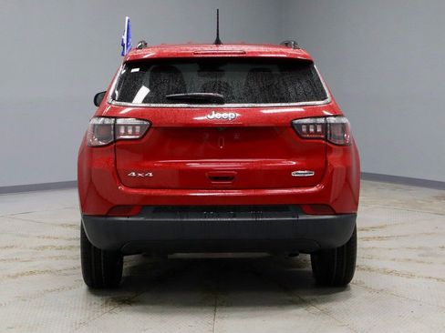 Used 2023 Jeep Compass Latitude image 9