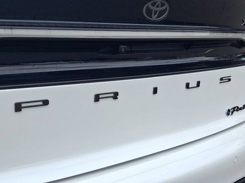 Used 2023 Toyota Prius Prime FWD image 31