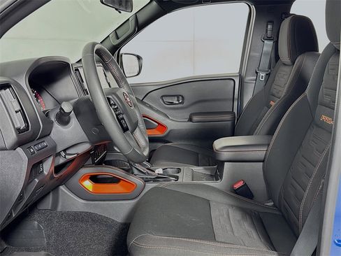 Used 2025 Nissan Frontier PRO-4X w/ Pro Convenience Package image 12