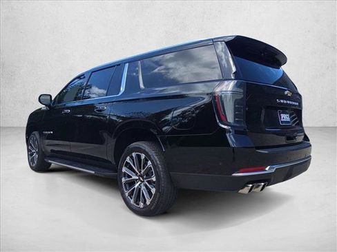 Used 2025 Chevrolet Suburban High Country AWD/4WD image 8