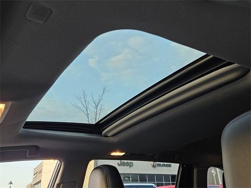 Used 2019 Toyota Highlander XLE image 17