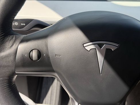 Used 2022 Tesla Model Y Performance AWD/4WD image 13