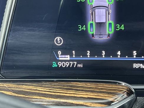 Certified 2021 Cadillac Escalade Premium Luxury w/ LPO, Illumination Package image 12