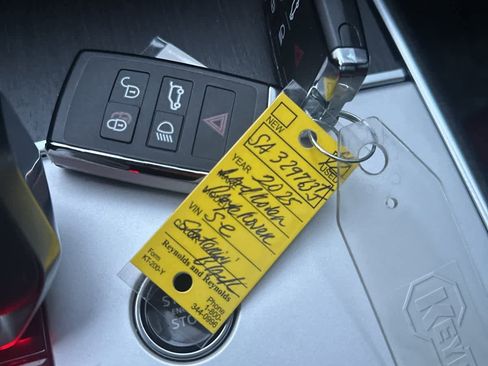 Used 2025 Land Rover Range Rover SE image 23