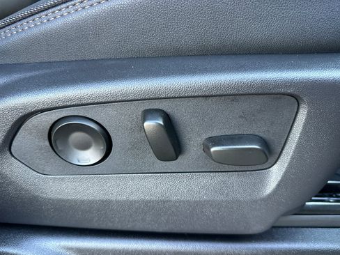 Certified 2025 Chevrolet Suburban High Country image 23