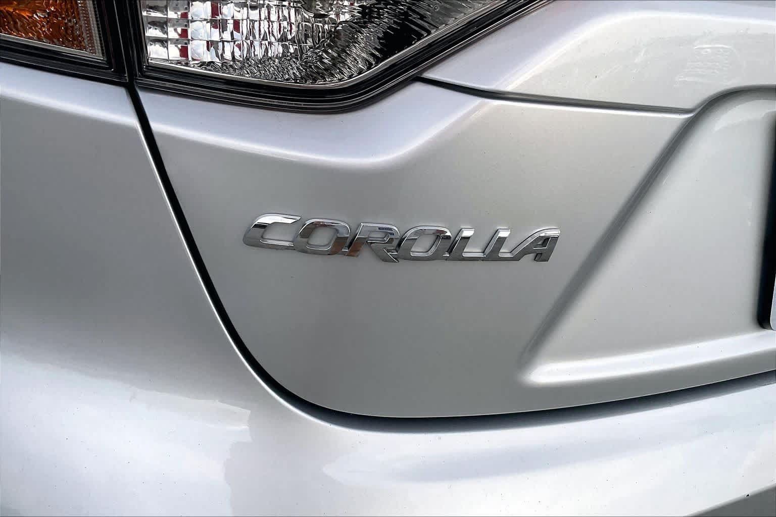 Used 2025 Toyota Corolla LE FWD image 30