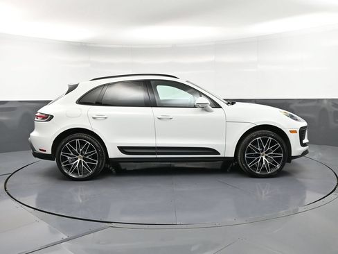 Certified 2026 Porsche Macan AWD/4WD image 9