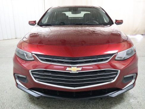 Used 2017 Chevrolet Malibu LT w/ Leather Package FWD image 7