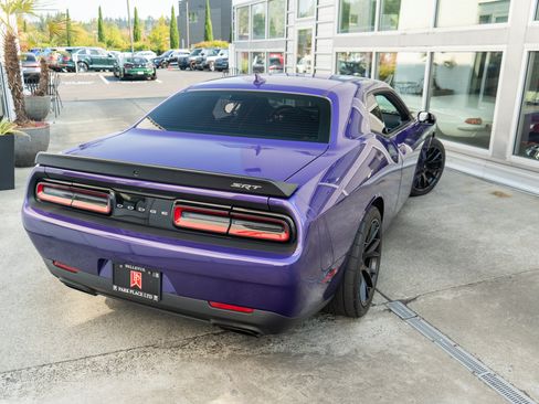 Used 2016 Dodge Challenger SRT Hellcat RWD image 6