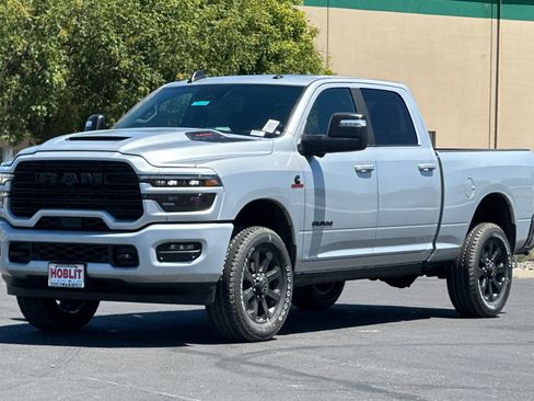 New 2026 RAM 2500 Laramie AWD/4WD image 7