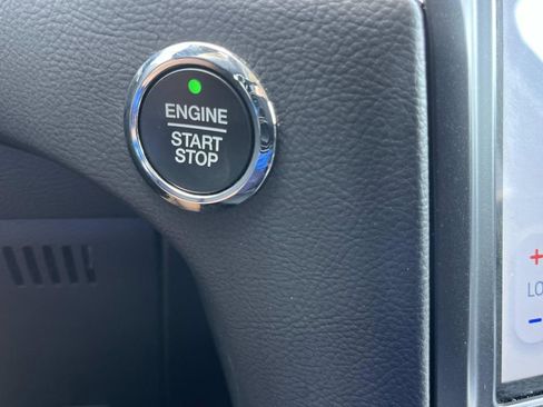 Used 2024 Ford Edge SE image 36