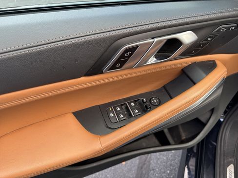 Used 2022 BMW X6 xDrive40i w/ M Sport Package image 9