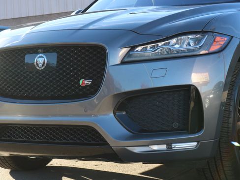 Used 2019 Jaguar F-PACE S image 3