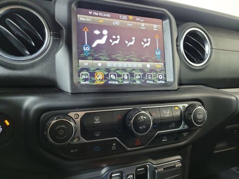 Used 2023 Jeep Wrangler Unlimited Sahara AWD/4WD image 21