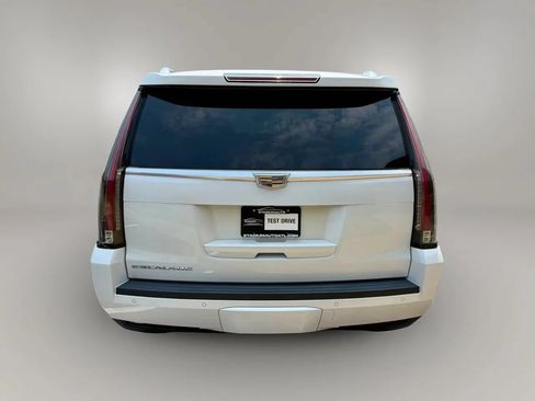 Used 2016 Cadillac Escalade ESV Premium AWD/4WD image 4