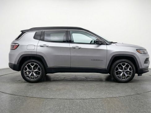 Used 2025 Jeep Compass Limited AWD/4WD image 11