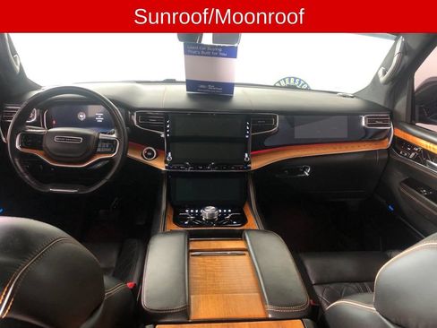 Used 2022 Jeep Grand Wagoneer Series III AWD/4WD image 6