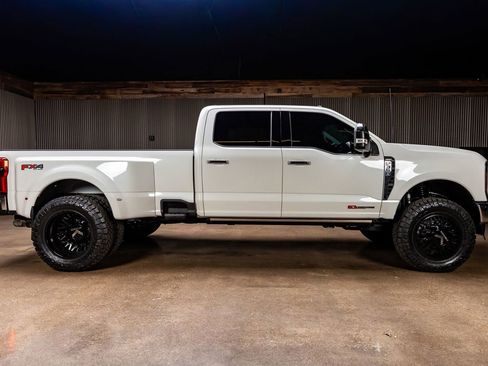 Used 2024 Ford F350 Lariat w/ Chrome Package image 11