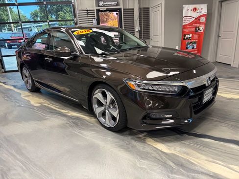 Used 2018 Honda Accord Touring image 1