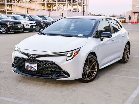 Certified 2024 Toyota Corolla SE w/ SE Package FWD image 1