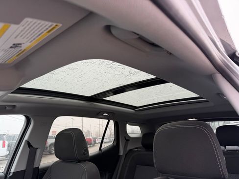 Used 2023 GMC Terrain SLE w/ Driver Convenience Package image 18