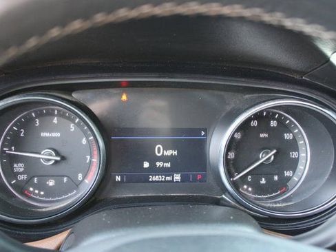 Used 2021 Buick Encore GX Essence image 9